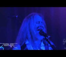 Watch: ALICE IN CHAINS’ JERRY CANTRELL Performs In San Antonio During ‘Brighten’ Solo Tour