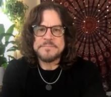 Ex-SKID ROW Singer TONY HARNELL Praises Band’s New Vocalist ERIK GRÖNWALL: ‘I’m Impressed’