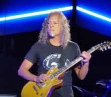 Watch: ‘Distracted’ KIRK HAMMETT Botches Intro To METALLICA’s ‘Nothing Else Matters’ At BOSTON CALLING Festival