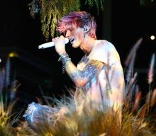Machine Gun Kelly dedicates BBMAs 2022 set to Megan Fox and “our unborn child”