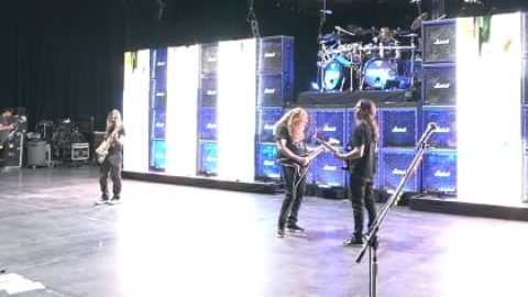 MEGADETH’s KIKO LOUREIRO Shares Video From Final Rehearsal For 2022 Leg Of ‘The Metal Tour Of The Year’