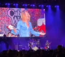 SAMMY HAGAR & THE CIRCLE Pay Tribute To TAYLOR HAWKINS With Cover Of FOO FIGHTERS’ ‘My Hero’