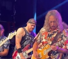 Watch METALLICA’s KIRK HAMMETT And ROBERT TRUJILLO Perform Classic Metal And Punk Covers With THE WEDDING BAND In Napa