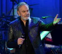 Neil Diamond makes rare public appearance and sings ‘Sweet Caroline’