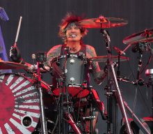 Tommy Lee announces on stage that he’s joined OnlyFans