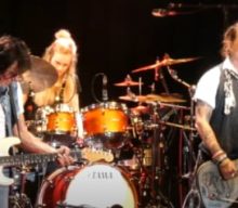 Watch JEFF BECK And JOHNNY DEPP Perform In Copenhagen During Summer 2022 European Tour