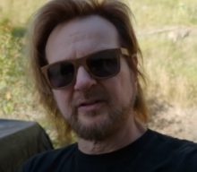POISON’s RIKKI ROCKETT ‘Didn’t Know Anything’ About TOMMY LEE’s Broken Ribs Prior To Start Of ‘The Stadium Tour’