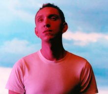 Oliver Sim shares new single ‘GMT’ and announces 2022 headline tour