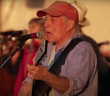 Paul Simon makes a surprise appearance at Newport Folk Fest