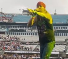 Watch: POISON Plays Abbreviated Set In Jacksonville After BRET MICHAELS’s Hospitalization