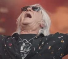 DEF LEPPARD Takes You Behind The Scenes In St. Louis And Chicago On ‘The Stadium Tour’ (Video)