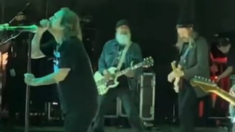 Watch: SOUNDGARDEN’s KIM THAYIL Joins THE BLACK CROWES On Stage In Seattle