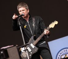Watch entire restaurant sing and clap ‘Wonderwall’ to Noel Gallagher in Ibiza