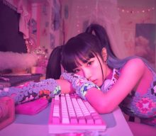 Choi Yena brings out her gamer side in new music video for ‘Smartphone’