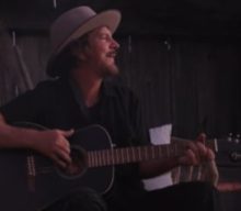 EDDIE VEDDER Celebrates JOE STRUMMER’s 70th Birthday With ‘Long Shadow’ Cover