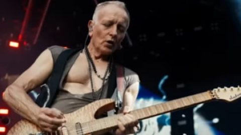 DEF LEPPARD’s PHIL COLLEN: Touring With MÖTLEY CRÜE Is ‘Like Being At School With All Of Your Best Friends’