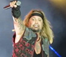 Watch MÖTLEY CRÜE Perform At Boston’s Fenway Park