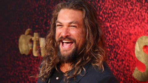 Jason Momoa shaves off his hair to bring attention to single-use plastics