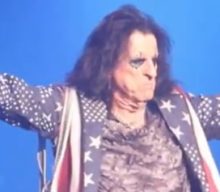 Watch ALICE COOPER Perform In Chattanooga