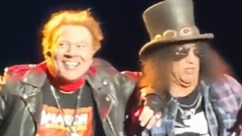 Watch: SLASH Accidentally Bumps Into AXL ROSE During GUNS N’ ROSES Concert In Brazil