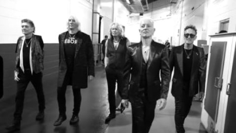 DEF LEPPARD Takes You Behind The Scenes In Seattle, Vancouver And Edmonton On ‘The Stadium Tour’ (Video)