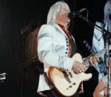DEF LEPPARD Dedicates ‘This Guitar’ To QUEEN ELIZABETH II