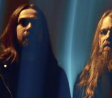 LAMB OF GOD’s MARK MORTON Says Drummer ART CRUZ ‘Stretched Out Quite A Bit’ On ‘Omens’ Album