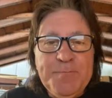 SIMON WRIGHT Looks Back On His Time With AC/DC In New Episode Of ‘Beyond The Thunder’ Podcast