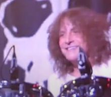 Watch STEVEN ADLER Perform GUNS N’ ROSES Classics At Whisky A Go Go