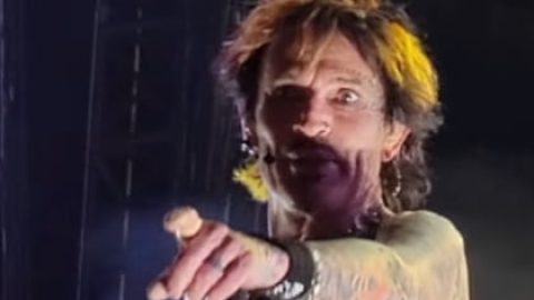 TOMMY LEE Blasts Fan Who Complained About Audience Members Exposing Their Genitals At MÖTLEY CRÜE Concert
