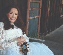 Jack White, Dolly Parton lead tributes to Loretta Lynn, dead at 90