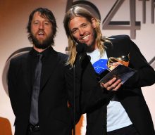 Foo Fighters’ Chris Shiflett hits out at “disrespectful Twitter private investigators” speculating over Taylor Hawkins’ death