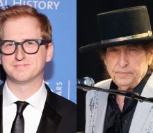 Watch ‘Saturday Night Live’ star nail impression of Bob Dylan on ‘Jimmy Fallon’