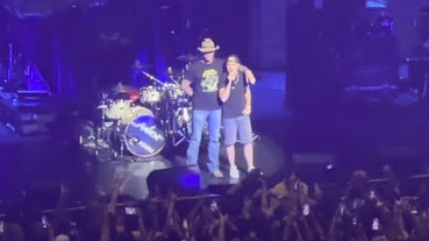 Watch METALLICA’s LARS ULRICH And JAMES HETFIELD Introduce RAVEN At Concert Honoring JONNY And MARSHA ZAZULA