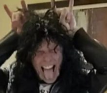 METALLICA’s JAMES HETFIELD Dressed Up As ‘Stranger Things” EDDIE MUNSON For Halloween