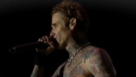 BUCKCHERRY’s JOSH TODD Explains Why He Doesn’t Drink Any Water While Performing