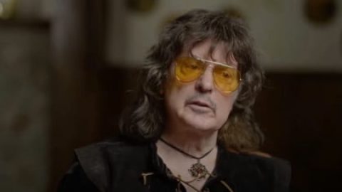 RITCHIE BLACKMORE Pays Tribute To JEFF BECK: ‘He Could Reach Up Into The Stars And Make Magic With His Playing’
