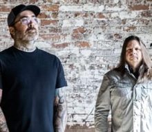 STAIND’s MIKE MUSHOK Says AARON LEWIS Has ‘The Right’ To Voice His Political Opinions