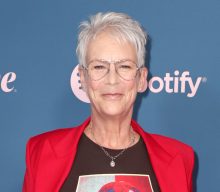 Jamie Lee Curtis calls herself “nepo baby” in SAG Awards speech