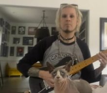 Watch JOHN 5 Play Along To MÖTLEY CRÜE’s ‘Looks That Kill’
