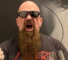 SLAYER’s KERRY KING Shows Up On Big Screen At Las Vegas Raiders Vs. New England Patriots Game
