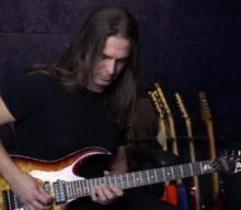 Watch MEGADETH’s KIKO LOUREIRO Break Down Guitar Solo In ‘We’ll Be Back’