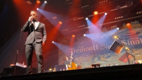 Watch: MARK TREMONTI Sings FRANK SINATRA Classics At London Concert
