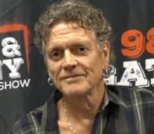 DEF LEPPARD’s RICK ALLEN Says His ’12 Drummers Drumming’ Charity Auction Has Been A ‘Huge Success’
